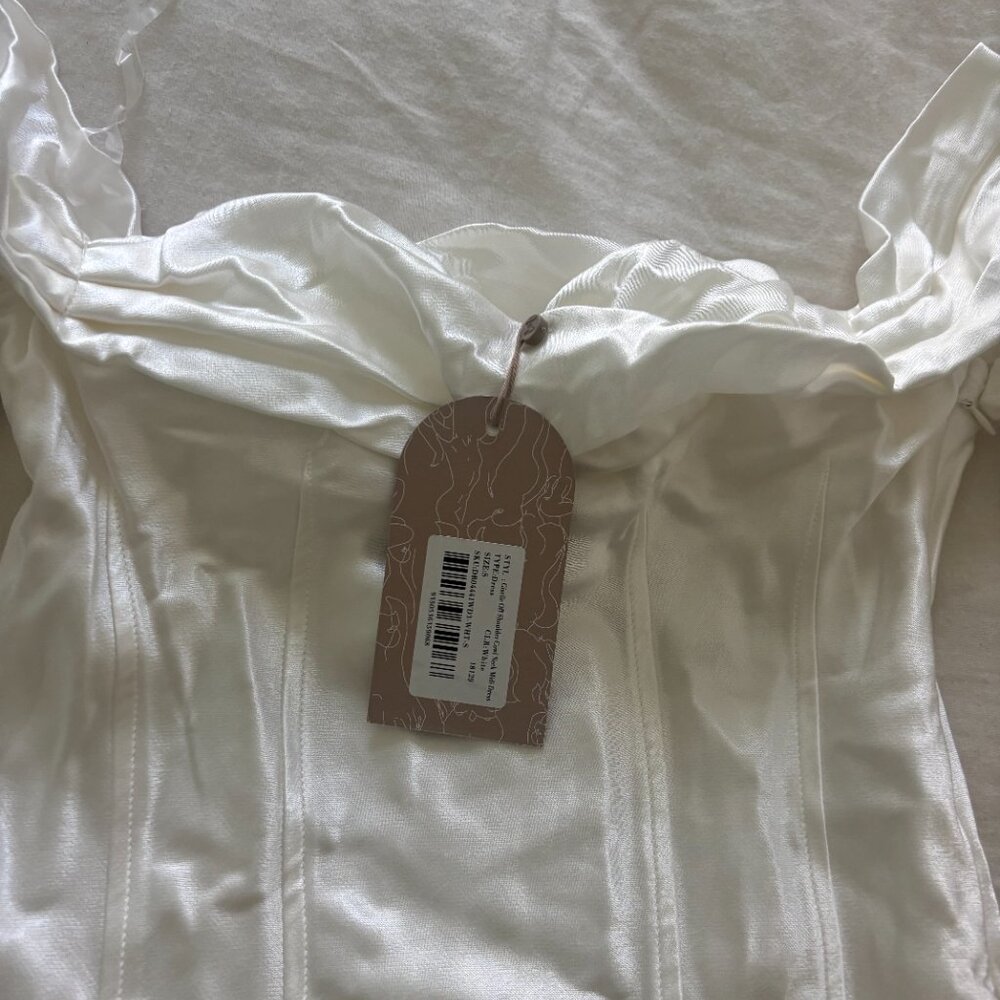 Meshki Giselle Off Shoulder Cowl Neck Maxi Dress - White - Picture 4 of 5